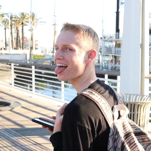 Meet your Posher, Kameron - Picture 1 of 1